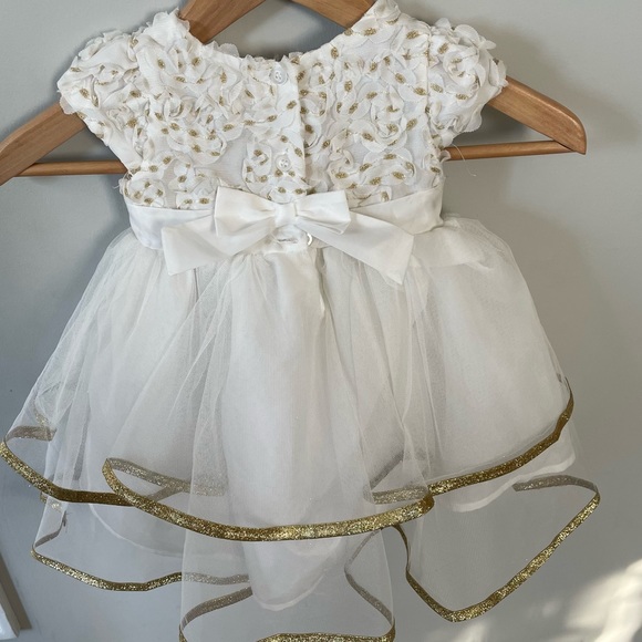 Blueberi Boulevard Girl’s Gold and White Formal Occasion Ruffle Dress Size 18m - Picture 5 of 10
